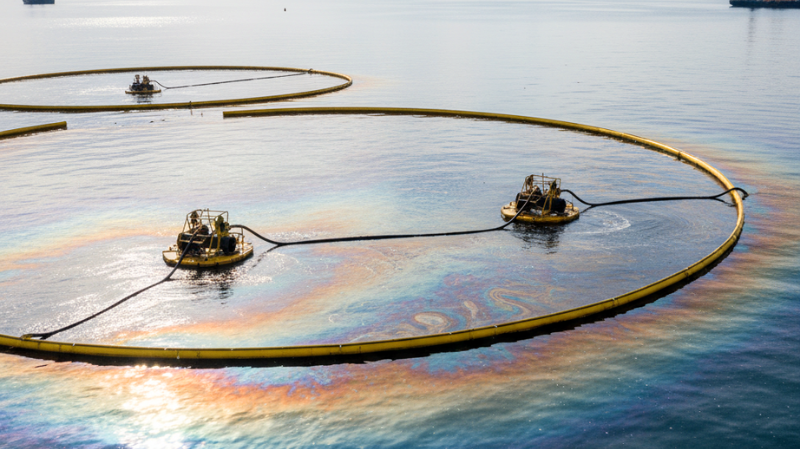 The Role of Floating Weir Oil Skimmers in Mitigating Marine Oil Spill Impact